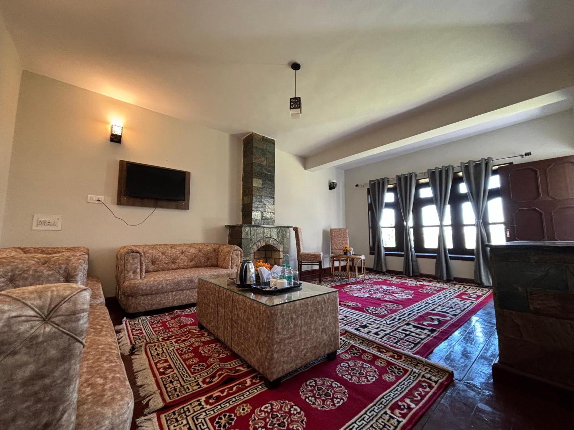 Kumaon Roop Resort Near Kainchi Dham Nainital Zewnętrze zdjęcie